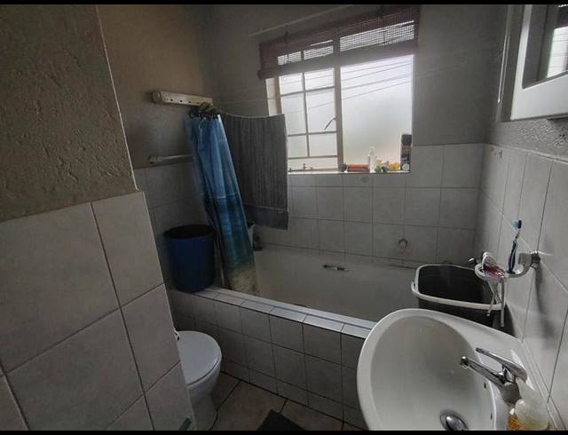 2 BEDROOM APARTMENT FOR SALE IN HEUWELSIG ESTATE